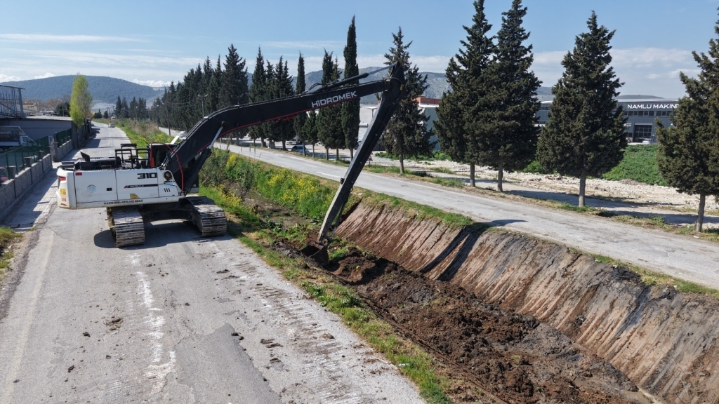 Akhisar’da 5 Kilometrelik Dere Hattı Temizleniyor