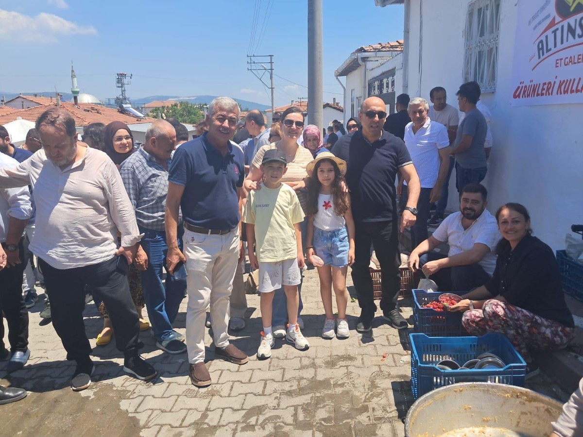 Kaymakamımız Sayın Mustafa CAN ve Eşi Sayın Elvan EKER CAN, İlçemiz Arabacıbozköy Mahallesi'nde Düzenlenen Köy Hayrına Katıldı.