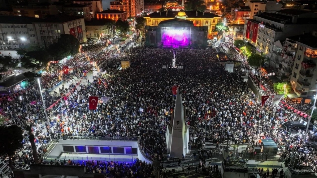 Manisa’da Gençlik Haftası Coşkusu Zeynep Bastık ile Başlıyor