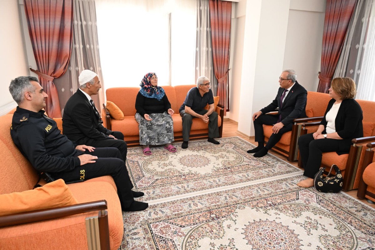 Şehit Aileleri Başımızın Tacıdır