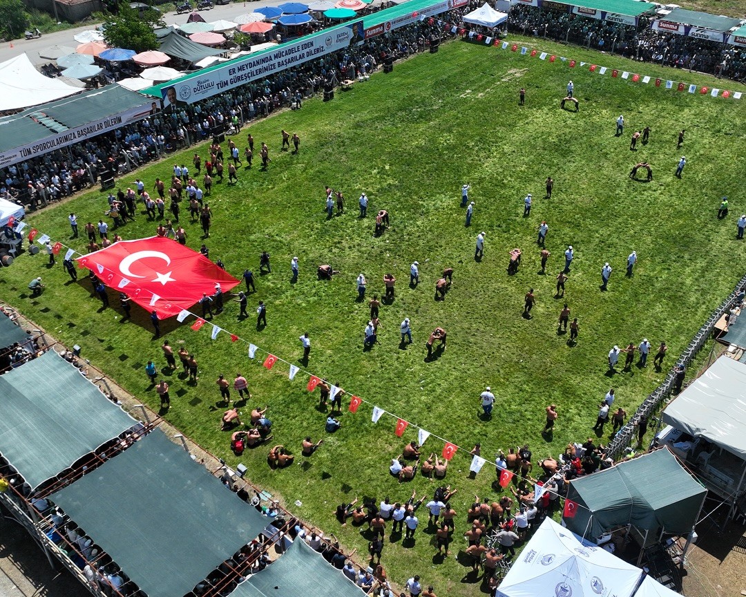 567. AKHİSAR ÇAĞLAK YAĞLI GÜREŞLERİ COŞKUYLA GERÇEKLEŞTİRİLDİ